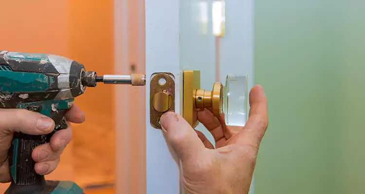Broken Door Knob Fix in West Palm Beach, FL