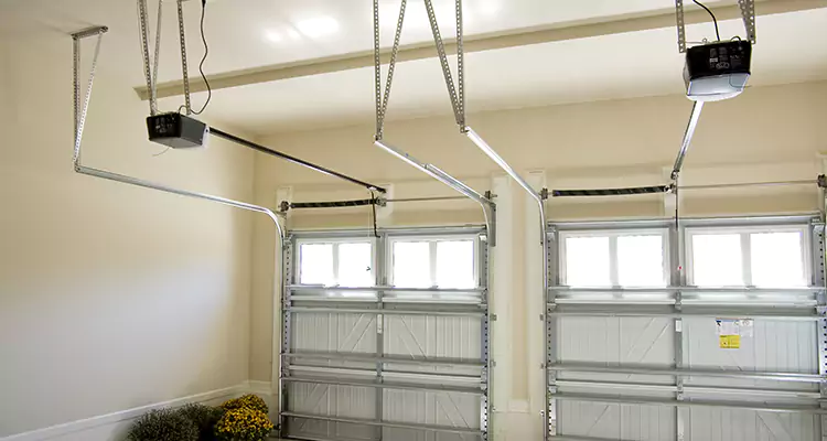 Residential Emergency Garage Door Repair in West Palm Beach, FL